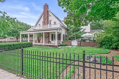 425 W Cedar St, Zionsville, IN 46077