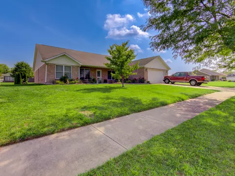 1454 Bontrager Ln, Shelbyville, IN 46176