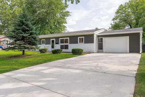 107 S Fairview Dr, Greenwood, IN 46142