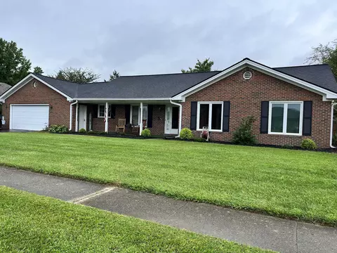 125 Westmoor Dr, Lebanon, IN 46052