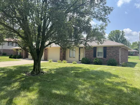 1901 Alhambra Dr #B, Anderson, IN 46013