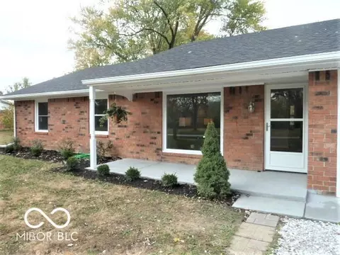 8098 N Maple Dr, Mooresville, IN 46158