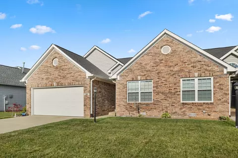 990 Village Circle Dr, Greenwood, IN 46143