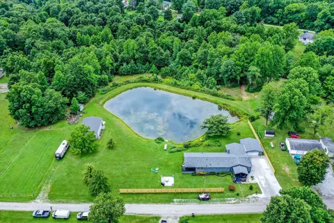 8052 Whispering Pines Dr, Morgantown, IN 46160