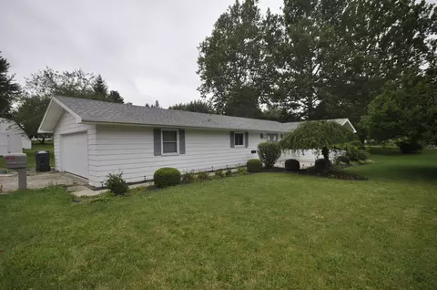 810 N Water St, Albany, IN 47320