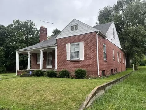 1027 W 10th St, Anderson, IN 46016