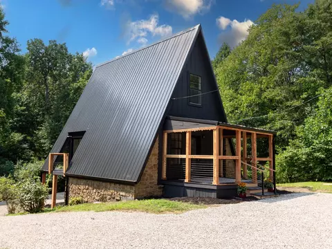 8701 Center Lake Rd, Nineveh, IN 46164