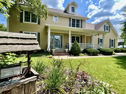 3645 S Farmstone Cir, New Palestine, IN 46163
