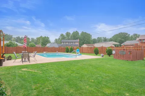 8907 Carriage Ln, Pendleton, IN 46064 photo 2