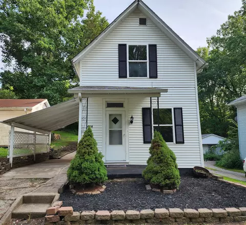 404 W 2nd St, Veedersburg, IN 47987