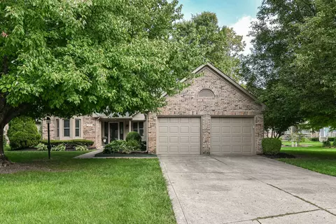 11505 Woodview West Dr, Carmel, IN 46032