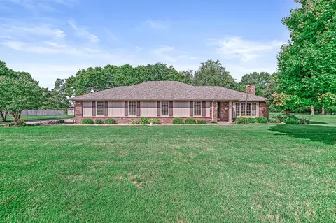 1037 Grey Squirrel Dr, Pendleton, IN 46064