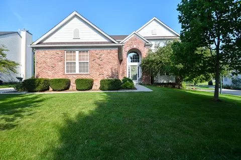 7724 Prairie View Dr, Indianapolis, IN 46256