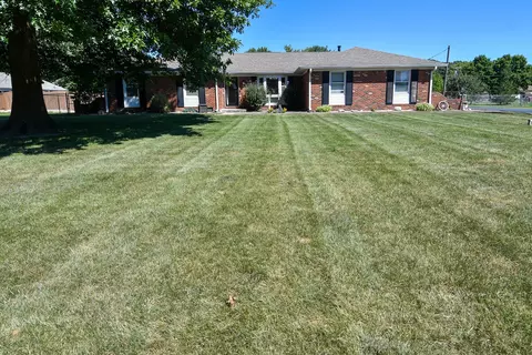 6502 Oakridge Dr, Avon, IN 46123