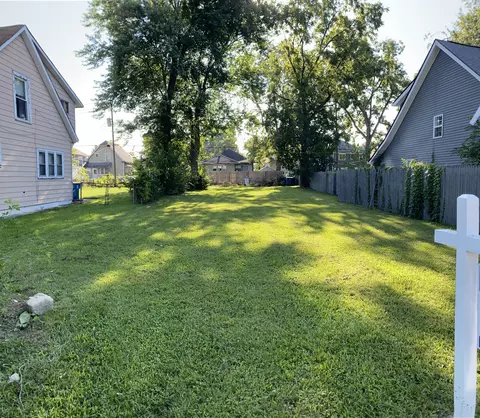 3923 Boulevard Pl, Indianapolis, IN 46208