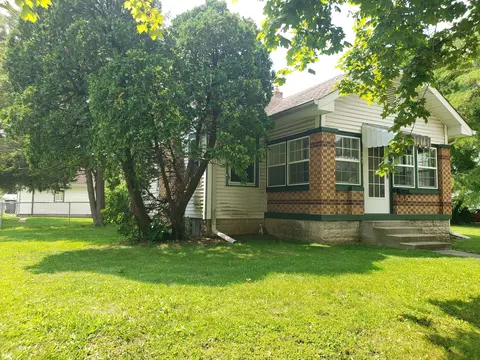 103 W 37th St, Anderson, IN 46013