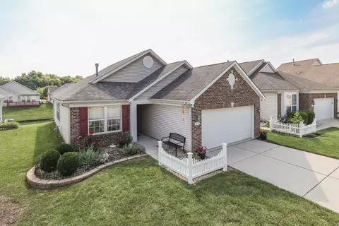 1067 Lincoln Park West Dr, Greenwood, IN 46142
