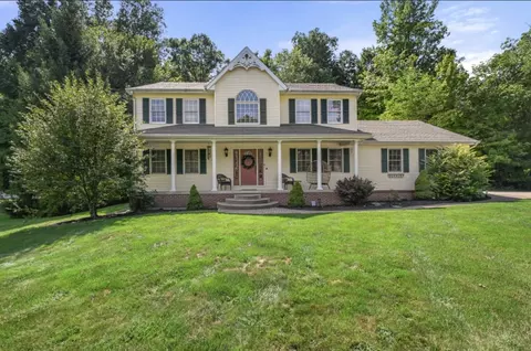 25 Valley Ct, Batesville, IN 47006