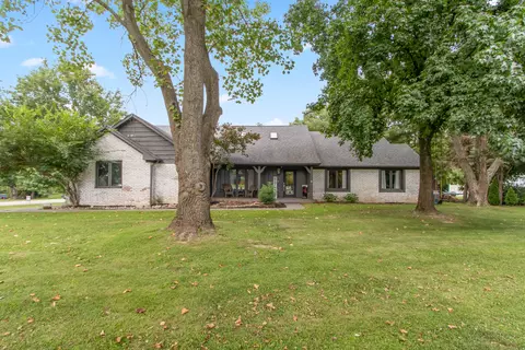 9616 Highland Springs Dr N, Mccordsville, IN 46055