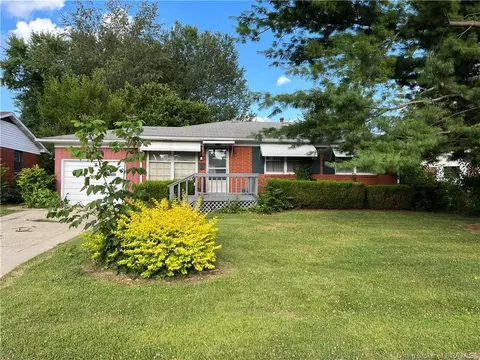 111 Hungate Ave, Salem, IN 47167
