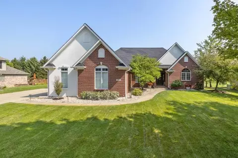 7376 W White Oak Dr, New Palestine, IN 46163