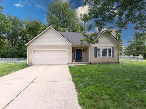 8531 Castle Ridge Ln, Indianapolis, IN 46256