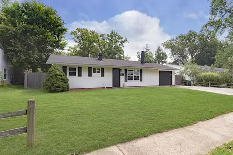 843 Harding St, Plainfield, IN 46168 photo 2