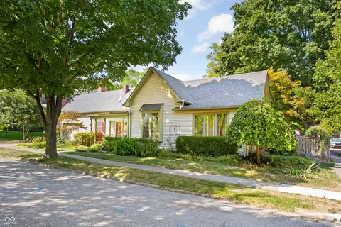 410 W Poplar St, Zionsville, IN 46077