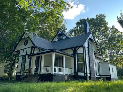 607 S Water St, Crawfordsville, IN 47933