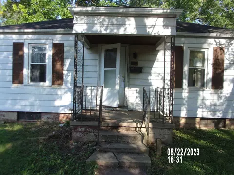 2106 S Hackley, Muncie, IN 47303