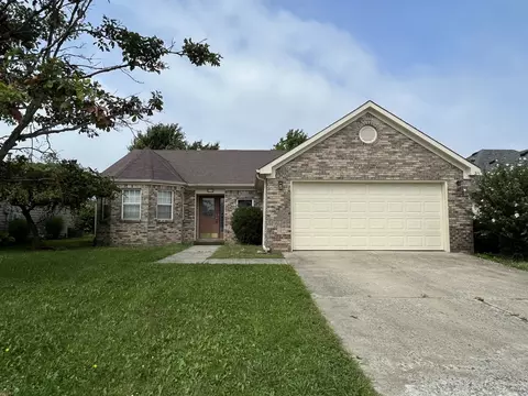 132 Winfield Park Ct, Greenfield, IN 46140
