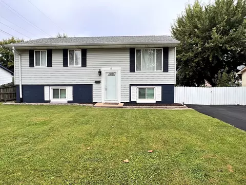 13 Crestview Dr, Greenwood, IN 46143