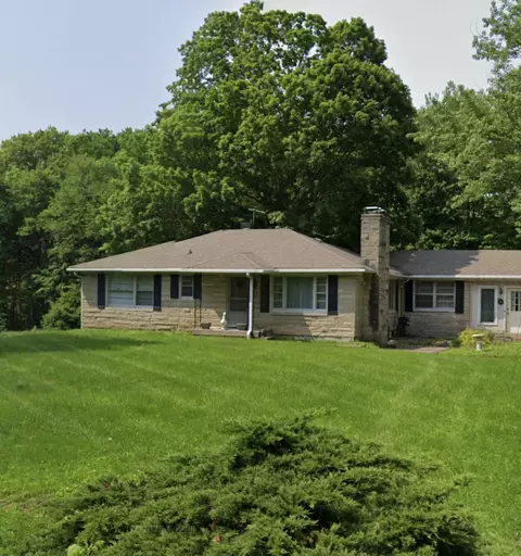 6634 Lakeshore Dr, Avon, IN 46123