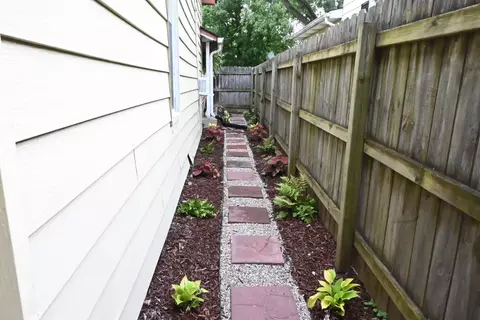 505 W Taylor St, Pendleton, IN 46064 photo 4