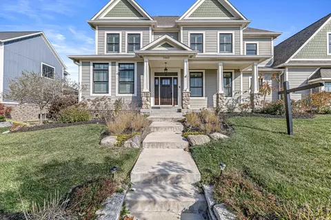 7662 Deerfield Ln, Zionsville, IN 46077