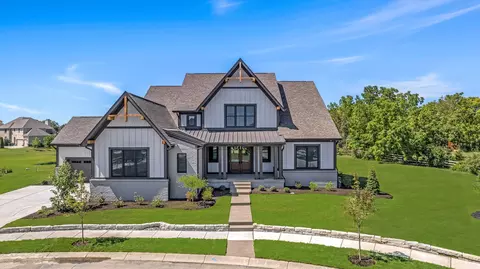 6536 W Deerfield Dr, Zionsville, IN 46077