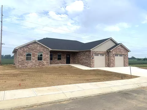 40 Spring Run Dr, Crawfordsville, IN 47933