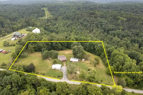 12924 E Honey Run Rd, Pekin, IN 47165