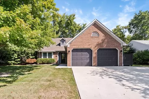 6762 Cherry Laurel Ln, Fishers, IN 46038