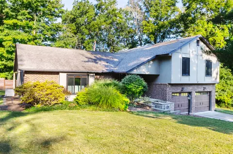 2528 S Buttonwood Ln, Bloomington, IN 47401