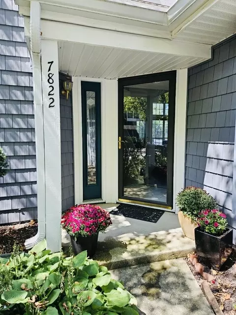 7822 Harbour Isle, Indianapolis, IN 46240