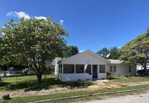 104 N Sumner Ave, West Terre Haute, IN 47885