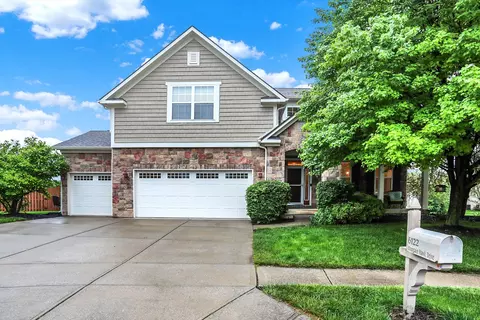 6122 Mountain Hawk Dr, Zionsville, IN 46077