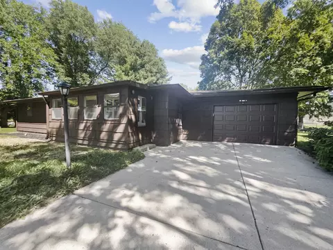 551 Emerson Dr, Fortville, IN 46040