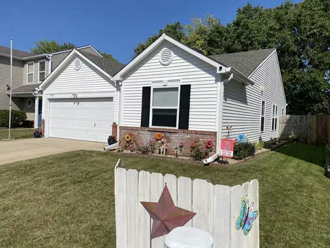 6737 Earlswood Dr, Indianapolis, IN 46217