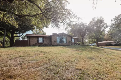 809 W Main St, Greenwood, IN 46142