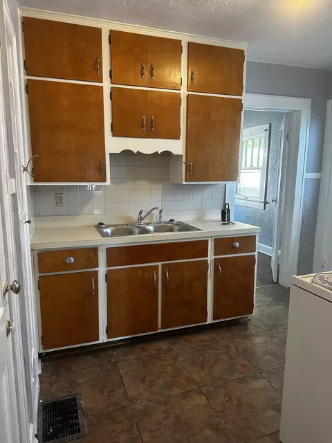 3914 E 11th St, Indianapolis, IN 46201 photo 13
