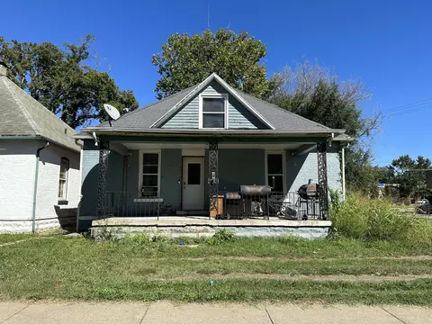 27 Oakland Ave, Terre Haute, IN 47803