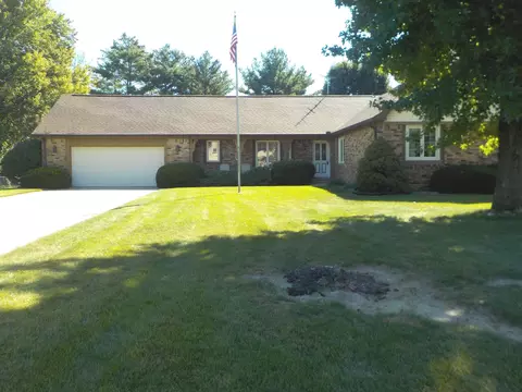 3763 S Creekside Dr, New Palestine, IN 46163