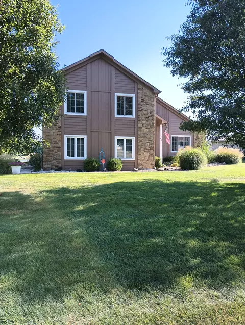 895 Padre Ln, Greenwood, IN 46143